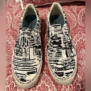 SeaVees mens Hawthorne slip on “words Matter”; poplin twill ; size 9.5